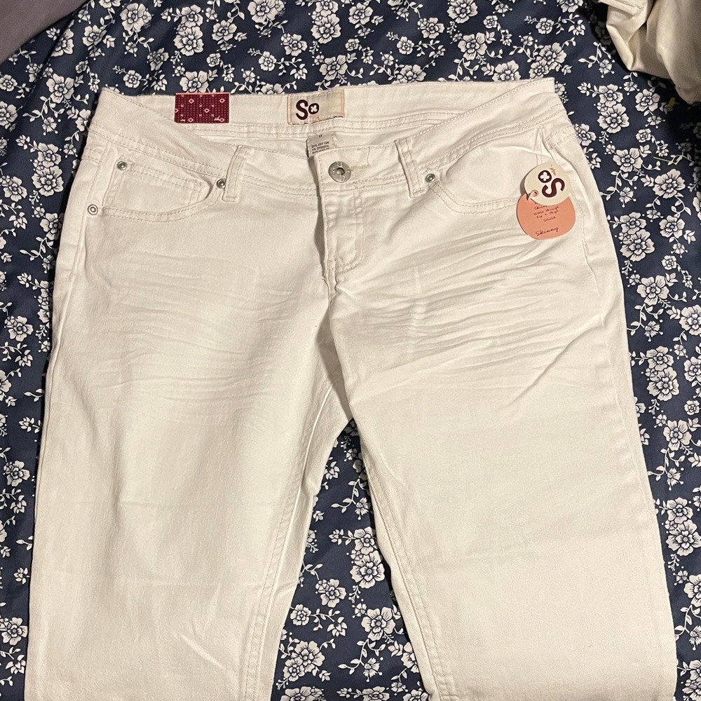 SO Women's Crisp White Straight Leg Jeans